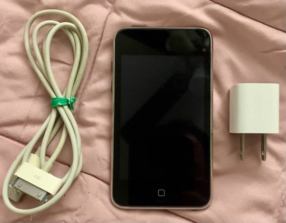 Ipod Touch 8gb - PRISTINE ! 1