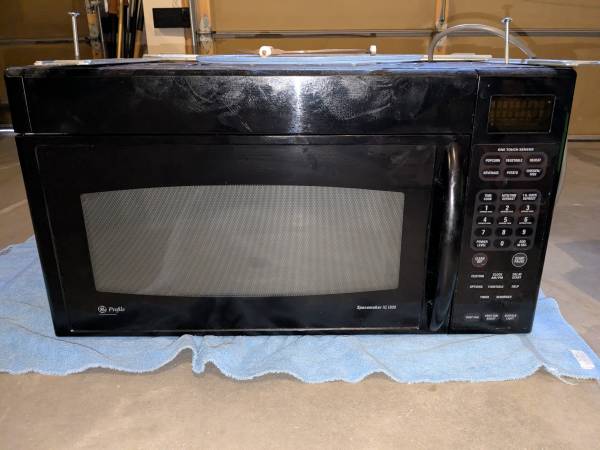 Over the Range Microwave Oven and Vent Hood 1