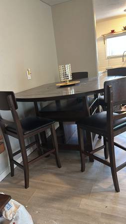 juego comedor,  4 sillas,  madera 1