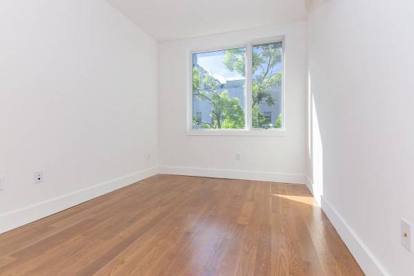$2,856 / 1br - Rent stabilized one bedroom!! (Kensington)63689734639361121