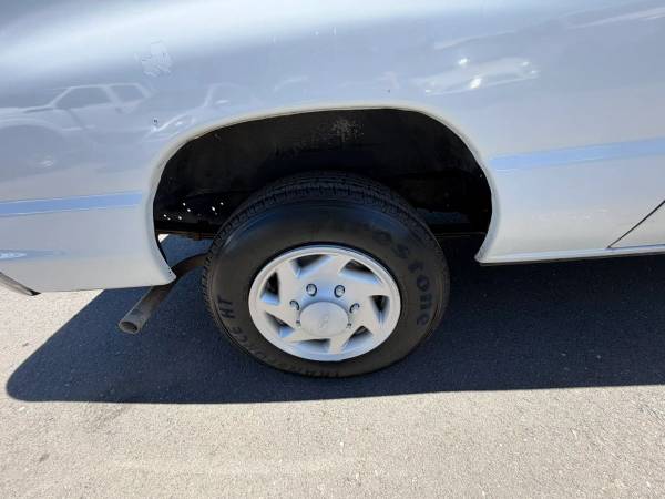 2008 Ford E150 - Photo 15