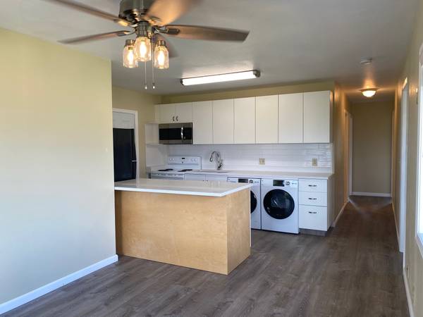$3,200 / 3br - Unidad disponible de 3 dormitorios/2 baños en Lihikai Drive (Kaneohe)63686726568065122
