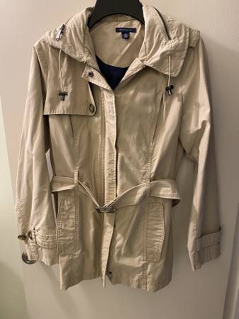 Lightweight Tommy Hilfiger Woman's Coat - $25 (Exton)63471188387459120
