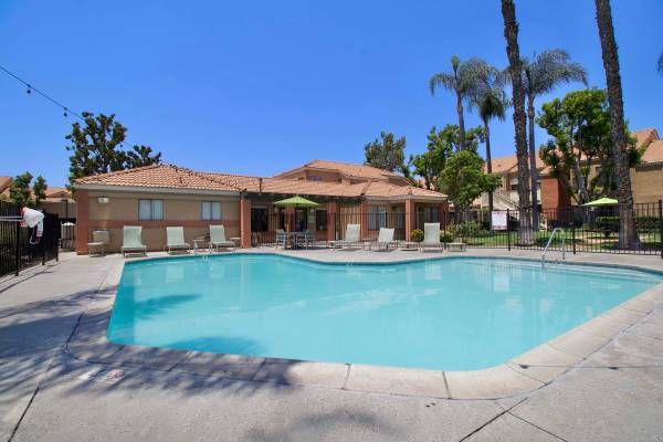 $1,258 / 2br - In Rialto, Extra Storage, 2B/2B64028084380803124