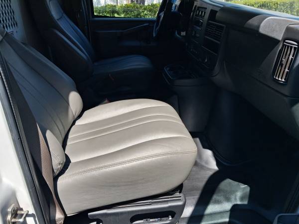 2020 GMC savana - Photo 7