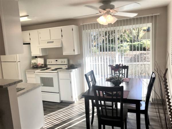 $1,575 / 2br - 900ft2 - 2 Months Free! Popular 2x1 Floor Plan – Great Value, Great Layout! (Wilsonville)63820763121793122