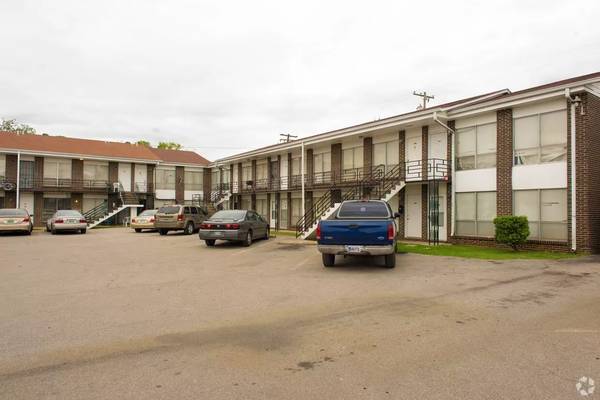 Great value. Look no further! You are home! Great 2 bed, 1 bath! 1