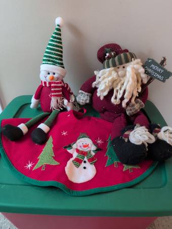 Small tree skirt & Snowman/Santa 1