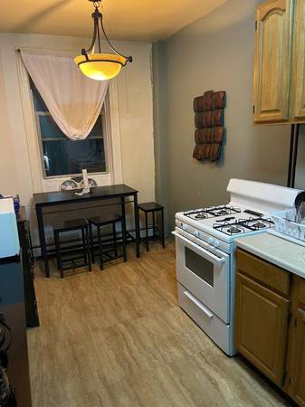 $700 / 2br - Share room for rent in Astoria63912045539459122
