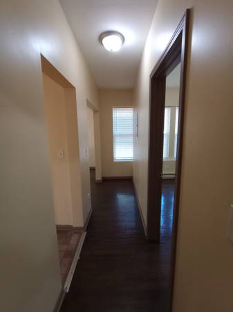$1,100 / 2br - 900ft2 - 2D/1B Apartment on the corner of Elizabeth and 70th. (Chicago)63918411755650120