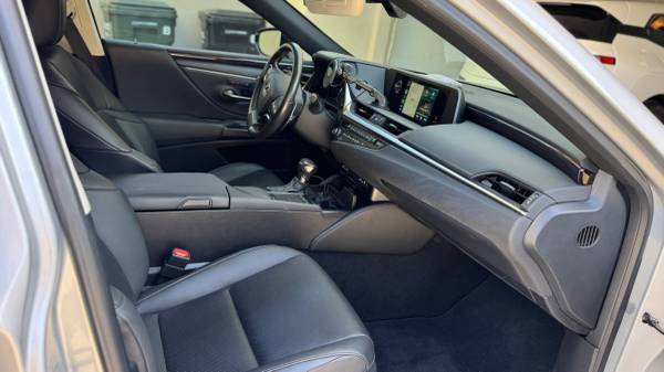 2019 Lexus ES350 Plata/Negro, 44K millas, Excelente Estado - $29,950 (San Gabriel)63623927184385124