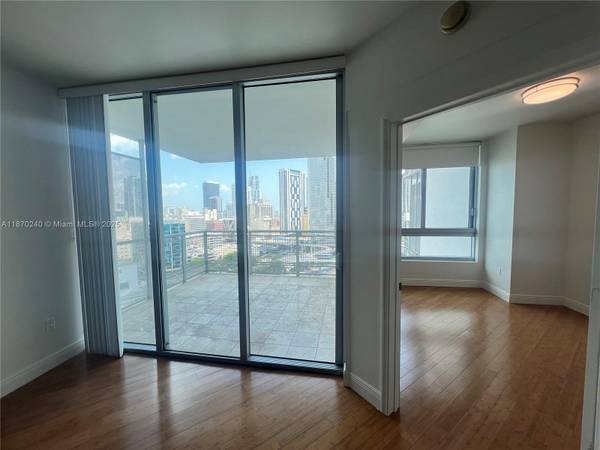 $3,490 / 2br - 1030ft2 - 1 year lease - 2Bed/2Bath + DEN. Internet, cable & 1 parking included (Downtown/Brickell)63825137759745122