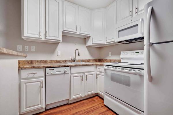 $2,594 / 2br - 800ft2 - Two Bedrooms - Carport, Washer/Dryer, BBQ/Picnic Area - Available Now! (walnut creek)64023717730947121