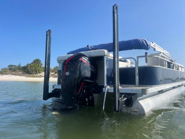 Loaded 22’ Pontoon Boat / Bennington w New Power Poles New Minn Kota 1