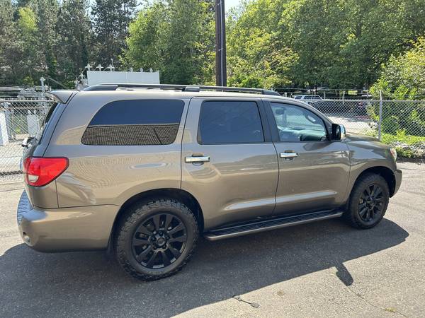 2014 Toyota Sequoia Limited 4WD --Cuero, completamente equipado, título limpio-- - $26,995 (kirkland)63613978744833123