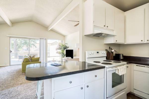 $2,795 / 2br - 965ft2 - Award Winning School District, Modern Flooring Options (walnut creek)63847327715713123