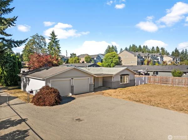 $625,000 / 3br - 1440ft2 - Wonderful 3 Bedroom Home Sitting on Huge .6 Acre Lot! Close To JBLM (Puyallup)63654913431171120