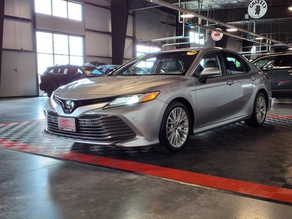 2018 Toyota Camry LE photo 3