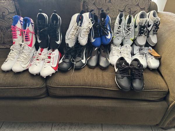 13 pares nuevos futball americano y base ball diferentes  medidas $300 1