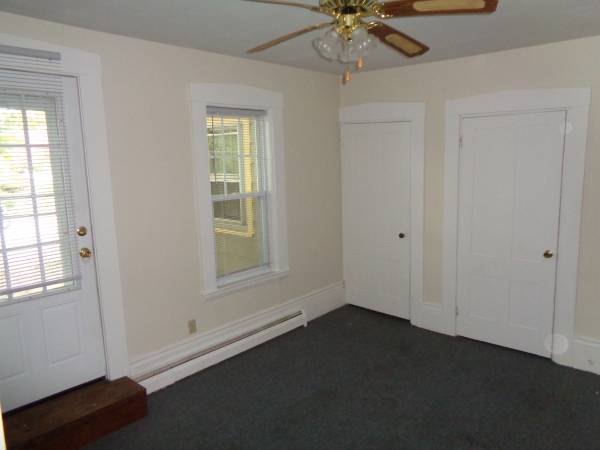 $2,950 / 2br - 1020ft2 - Large 2-3 Bed 1 1/2 Bath Fully Updated Parking Laundry HW Floors (Millis)63996547672706122