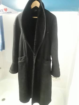 Trade: Mens black Sheepskin for used busking amp. 1
