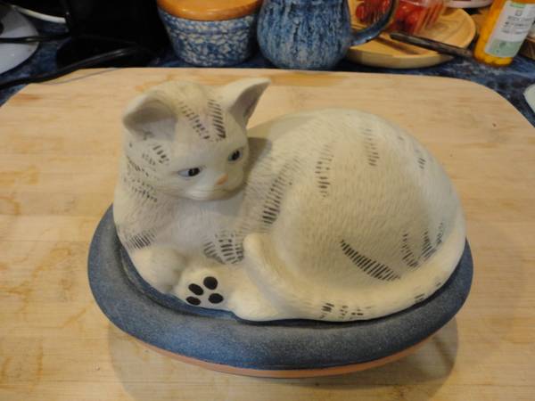 Cat Shaped Ceramic Dish 1