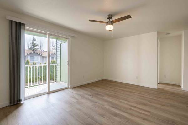 $2,125 / 2br - 1120ft2 - Package Receiving, Public Transportation, Microwave (2709 Lincoln Way, Lynnwood, WA)63890096273025122