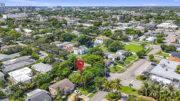 $2,799 / 2br - East of US1-Single Family House/attached garage-Downtown Hollywood (Downtown Hollywood)64049279930242124