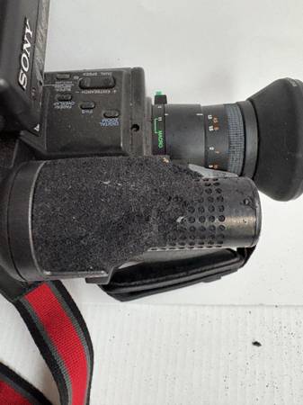 Sony CCD-V5000 - $75 (Chelsea)63471346825219123