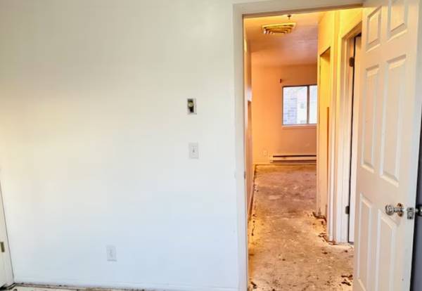 $1,000 / 2br - 1005ft2 - Charming 2 Bedroom, 1 Bathroom Home Salt Lake City (Salt Lake City, UT)63674209314563122