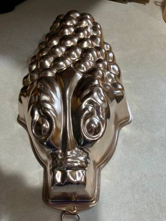 VINTAGE Grape Cluster Jello Cake Mold - Copper Colored - With Hanger 1