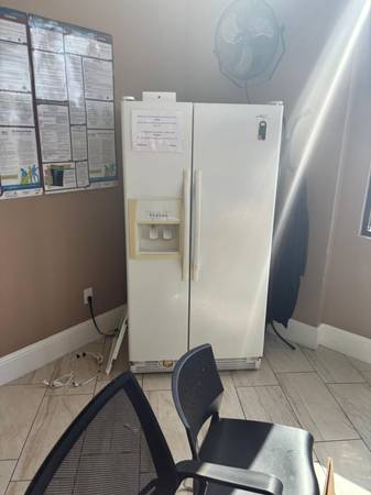 White Side-by-Side Refrigerator – Works, Missing Shelves 1