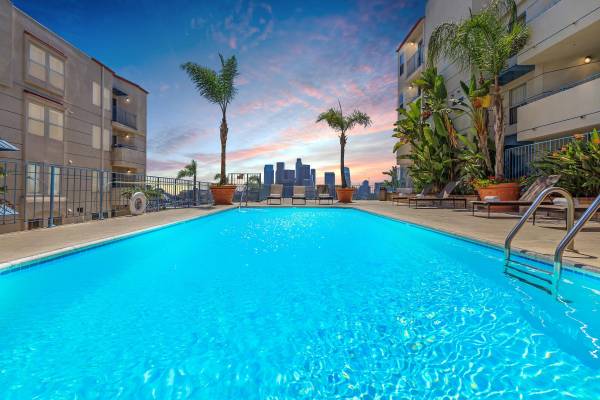 $1,949 / 1br - 652ft2 - Clubhouse, Double Master Suites, Balcony or Patio (930 Figuroa Terrace, Los Angeles, CA)63700977660547120