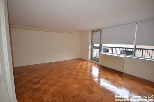 $2,450 **COOLIDE CORNER-LARGE STUDIO STEPS TO LONGWOOD, BOYLSTON ST & BU! (Coolidge Corner)63699215661315122