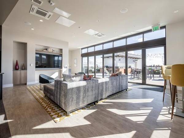 $2,333 / 560ft2 - Estudio exclusivo/1 BA con salón en la azotea, comunidad apta para mascotas (Seattle, Ravenna, Roosvelt)63688514532225121