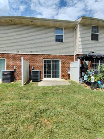 $1125.00 / 2br - 948ft2 - Charming 2 Bed Townhouse in Timberlake area of Lynchburg, VA - $1125/m63851967343873122