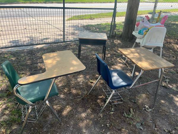 School desks 1