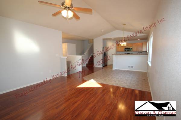 $2,400 / 3br - 2292ft2 - Hermosa casa tri nivel en Painted Sky en Waterview63658196798081123