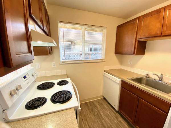 JOHNS MOVE IN READY TRIPLEX 1