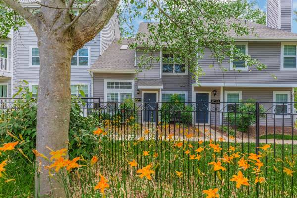 $2,230 / 2br - 918ft2 - Loft Floor Plans Available, Package Acceptance, Den or Study (5320 Cedar Ln, Columbia, MD)63694891341699121