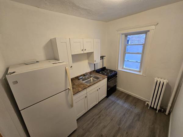 $2,700 / 2br - 700ft2 - Coolidge Corner – Heat & Hot Water Included w/ Parking Available Now (Brookline)64213547792257121