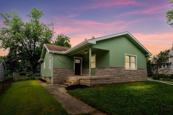 $1 / 3br - 1083ft2 - File 1321  Move in ready 4 bedrooom 2 bath hoime with garage (Hobart)64041476518145120