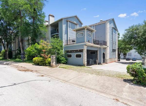 $1,200 / 1br - 750ft2 - 1br/1ba Townhouse near UT available until summer of 26 (Austin)63922560378754120