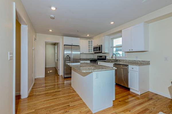 $3,100 / 3br - 1100ft2 - APARTMENT AVAILABLE NOW! (Newton)63996549233155120