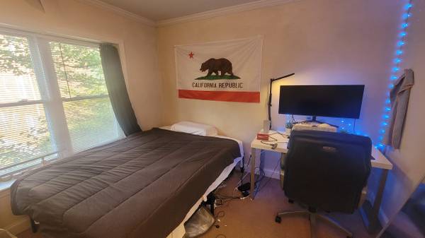 $1,100 / 3br - Spacious Boston Room Available – Mid-October Move-In (Brighton)63797280762243120