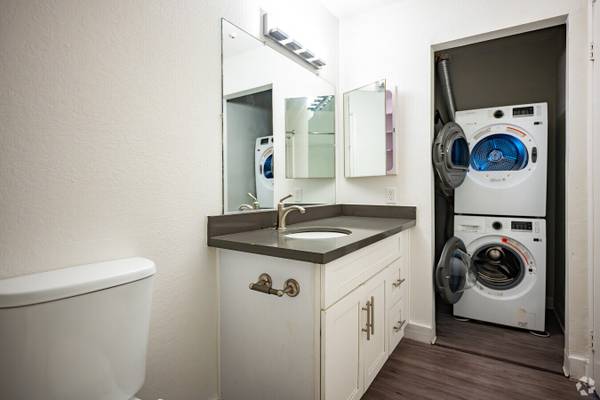 🍂 Charming Cedarbrook 2BR in a Central Location ✨ 1