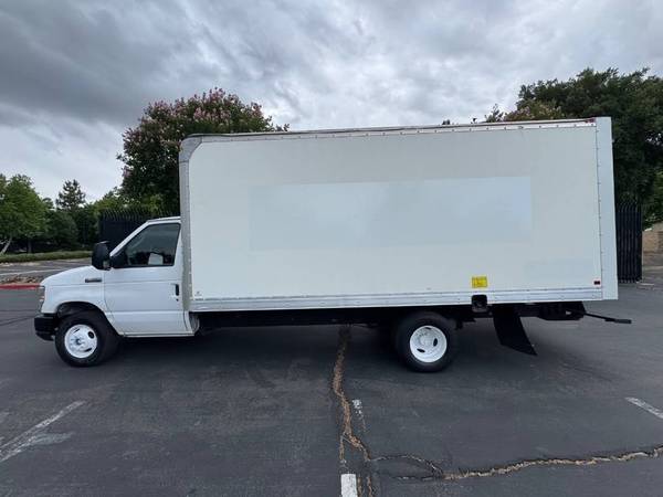2019 Ford E350 SD - Photo 4