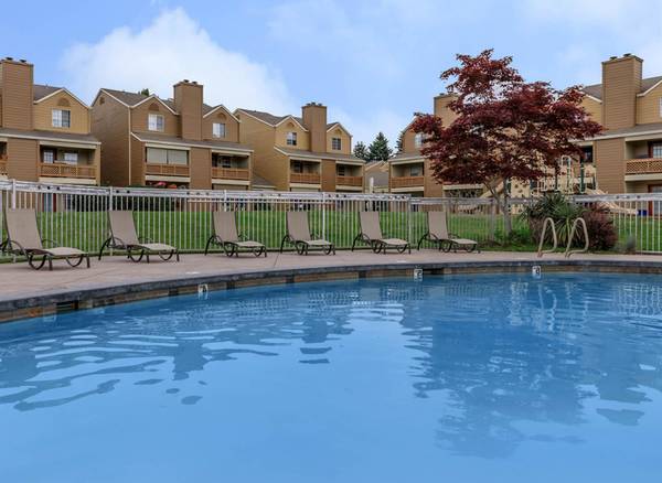 $1,650 / 2br - Onsite Garage, Cats/Dogs OK, Beautifully Landscaped Community w Views (Tigard)63841708192003121
