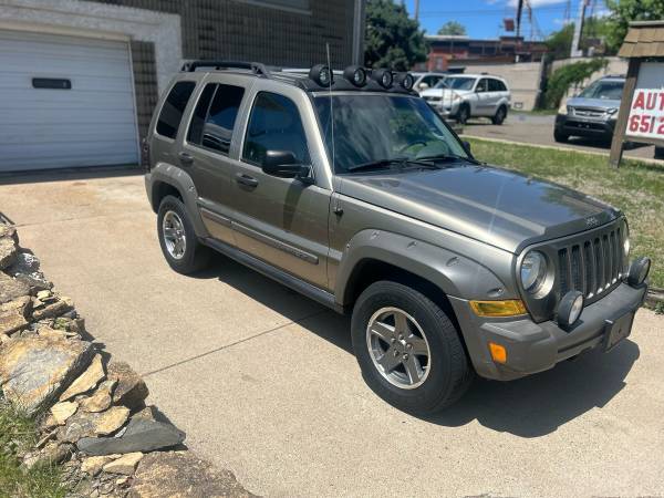 2006 Jeep Liberty Renegade en estado impecable - $4.595 (Saint Paul)63481221052547121