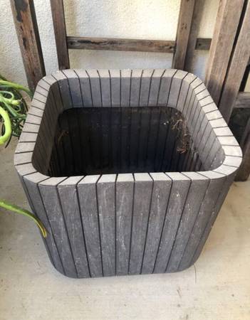 Brown Plastic Square Pot🪴 15”L x 15” W x 15”H 1